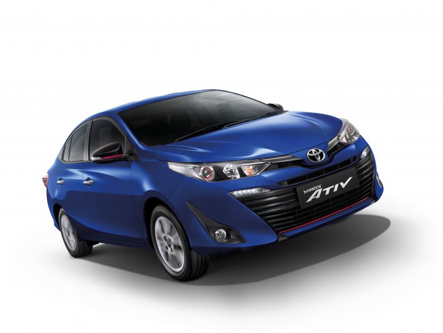 Toyota Yaris Ativ 2017 года  (фото 2 из 5)